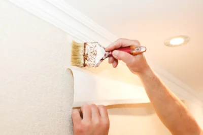 Pose de papier peint à Liernolles — revêtements muraux et toiles de verre